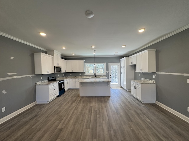 kitchen with dark wood-type flooring, electric range, baseboards, ornamental molding, and stainless steel microwave