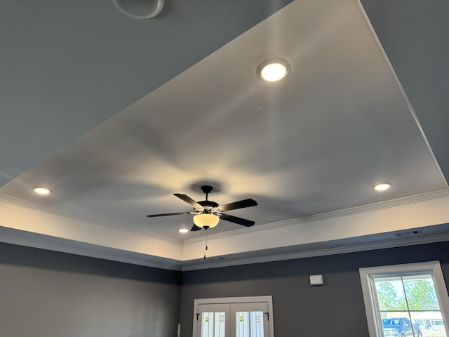 room details featuring recessed lighting, a ceiling fan, and crown molding