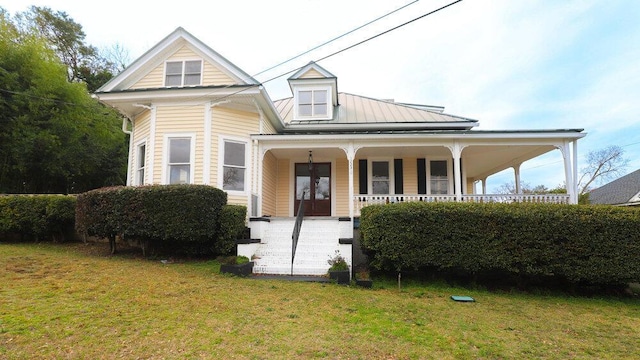 view of front of property featuring a front yard and covered porch