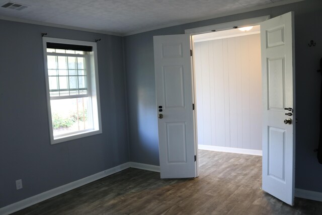 dining room featuring crown molding, a barn door, dark wood-type flooring, and a textured ceiling