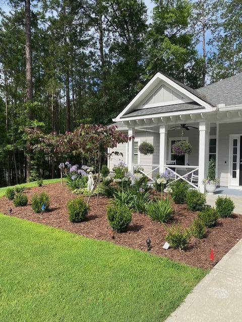 256 Candlewick Loop, Mccormick, SC 29835 - view of front of house featuring a porch, a front lawn, and a shingled roof