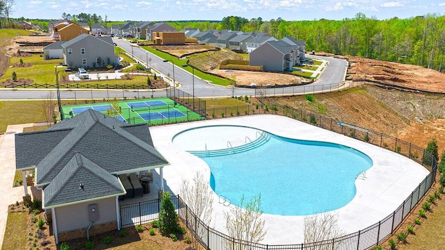 view of swimming pool