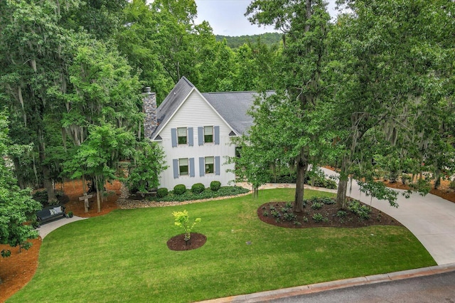 view of front of home with a front lawn