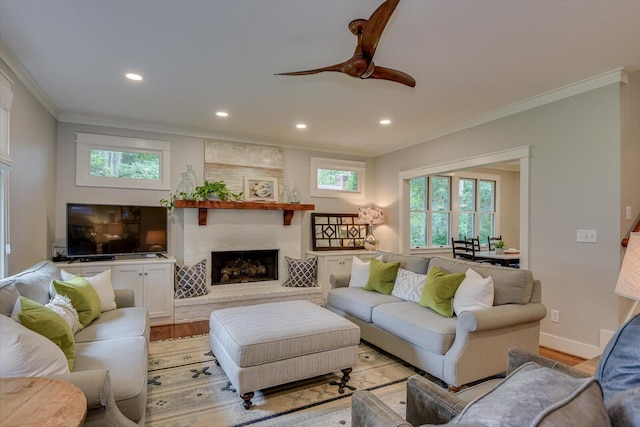 living room with light hardwood / wood-style flooring, ceiling fan, and ornamental molding