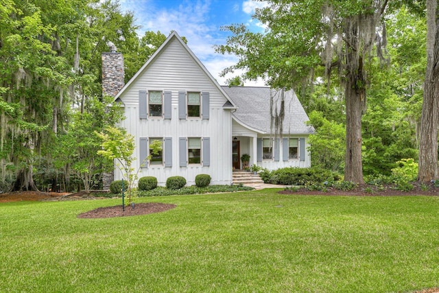 view of front of home with a front lawn