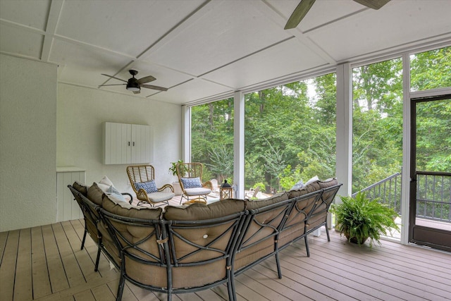 sunroom with ceiling fan