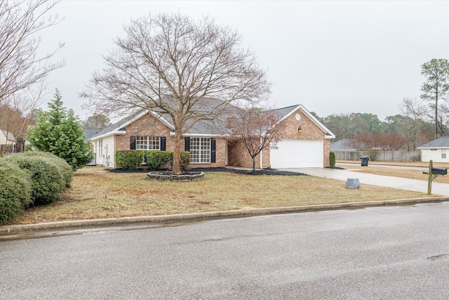 view of front facade featuring a garage and a front yard