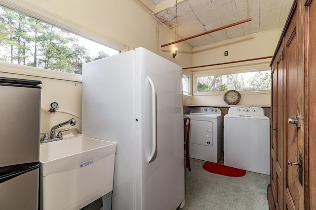 laundry room with washer and clothes dryer and sink