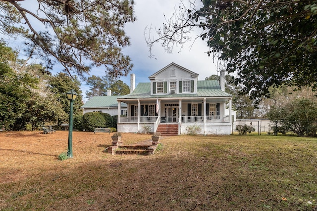 view of front of property with covered porch and a front lawn