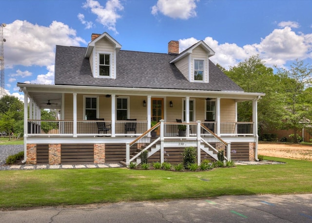 view of front of house featuring ceiling fan, a porch, and a front yard