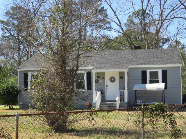 view of front facade with a fenced front yard and roof with shingles