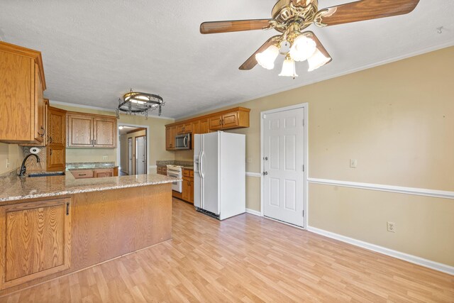 40 Driftwood Ct, Aiken, SC 29801 - kitchen featuring white appliances, a sink, light wood finished floors, a peninsula, and ornamental molding