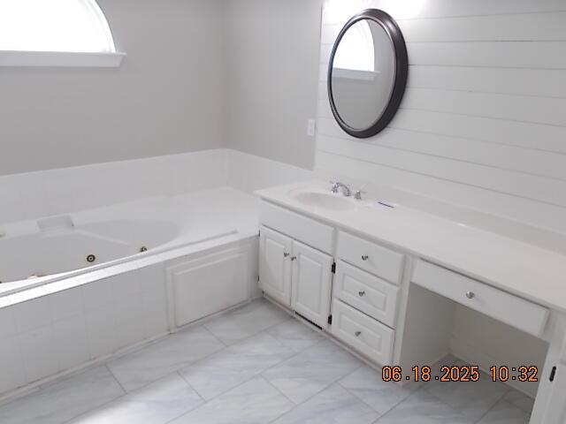 967 Windmill Pkwy, Evans, GA 30809 - full bath featuring vanity and a whirlpool tub