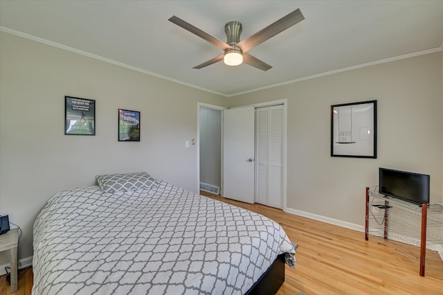 119 Eddie Dr, Mccormick, SC 29835 - bedroom with light wood-style floors, crown molding, a closet, and a ceiling fan