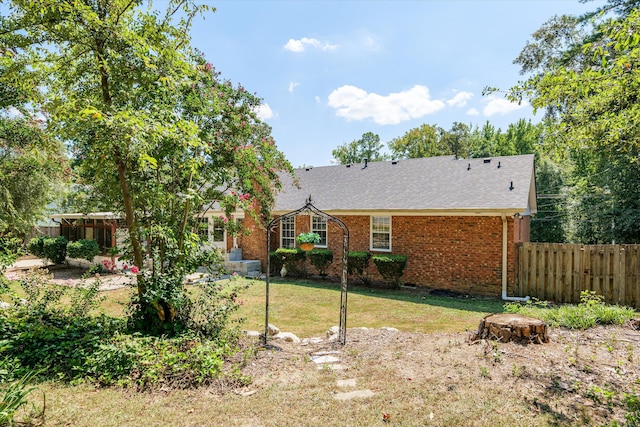 back of house featuring a lawn