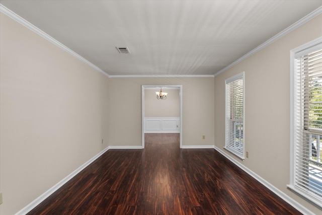 empty room with ornamental molding, dark hardwood / wood-style floors, and a notable chandelier