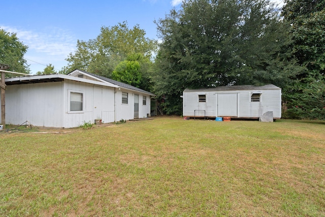 view of yard with a storage shed