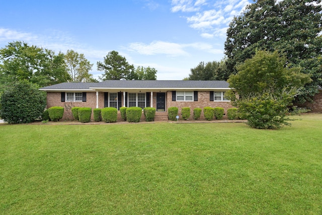 single story home featuring a front yard