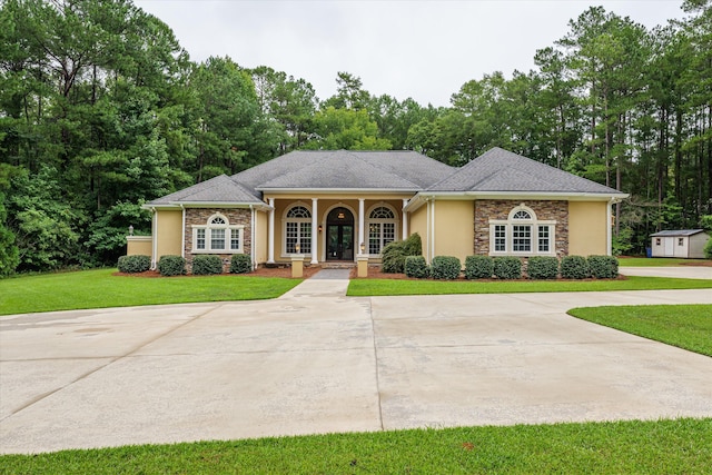 view of front of home featuring a porch and a front yard