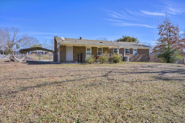 view of front of house featuring a carport, central AC unit, and a front yard