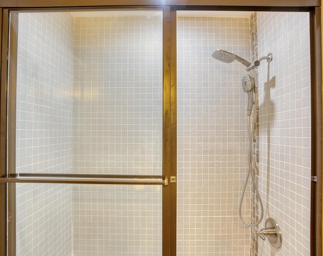 1423 Edgefield Rd, North Augusta, SC 29860 - bathroom with a tile shower