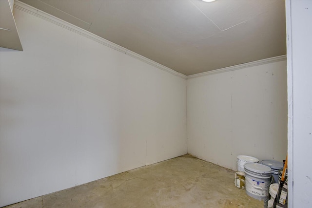 empty room with ornamental molding