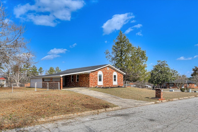 single story home featuring a front lawn