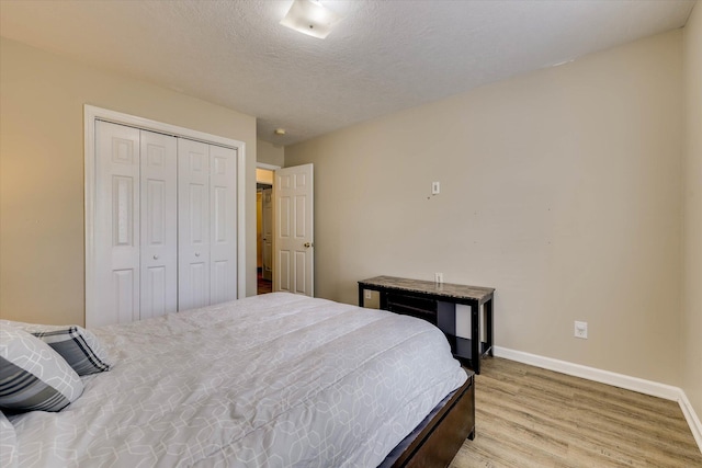198 Eagle Lake Rd, North Augusta, SC 29841 - bedroom featuring light wood-style floors, a closet, and a textured ceiling