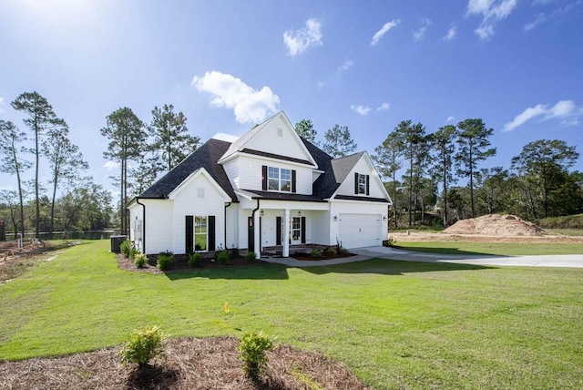 view of front facade featuring a porch and a front lawn