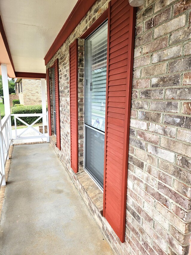 balcony featuring covered porch