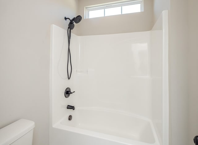 full bath with toilet and shower / tub combination