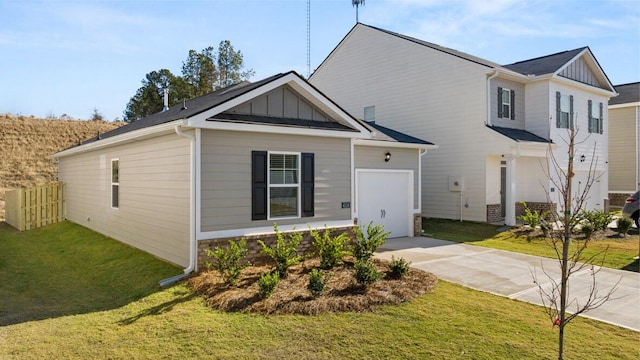 view of front facade with a front lawn