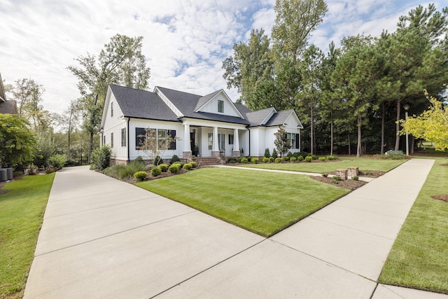 view of front of property with a front yard