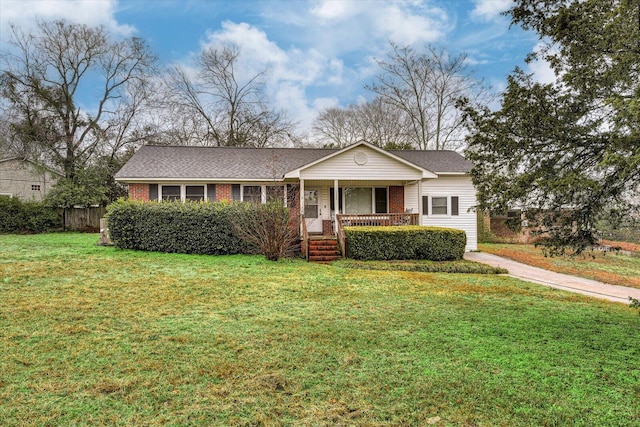 ranch-style home featuring a front lawn and a porch