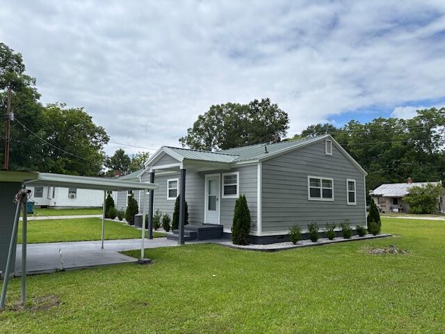 641 Ellington Ave, Thomson, GA 30824 - view of front of property featuring a front yard and a carport
