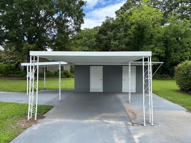 641 Ellington Ave, Thomson, GA 30824 - view of car parking with driveway