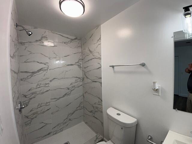 641 Ellington Ave, Thomson, GA 30824 - bathroom with a marble finish shower, toilet, and vanity