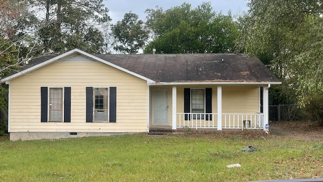 view of front of property with a porch and a front lawn