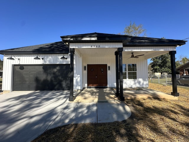 view of front of house featuring ceiling fan, covered porch, and a garage