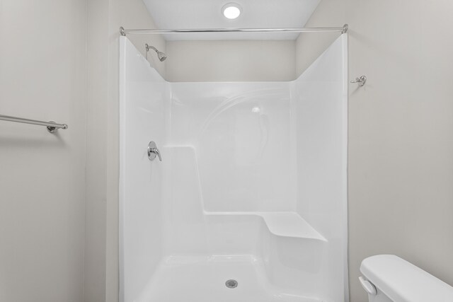 1006 Rosendale Dr, Hephzibah, GA 30815 - bathroom with a shower
