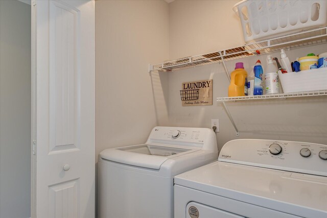 260 Claudia Dr, Grovetown, GA 30813 - laundry room with washing machine and clothes dryer