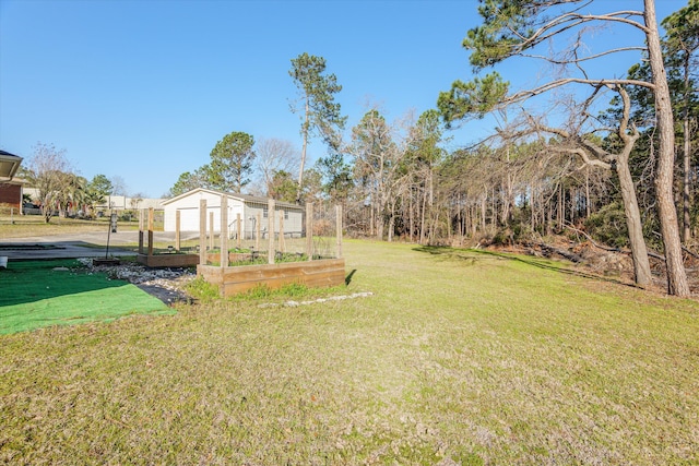 view of yard with a garden