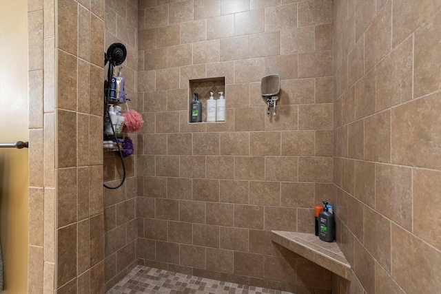 bathroom featuring a tile shower