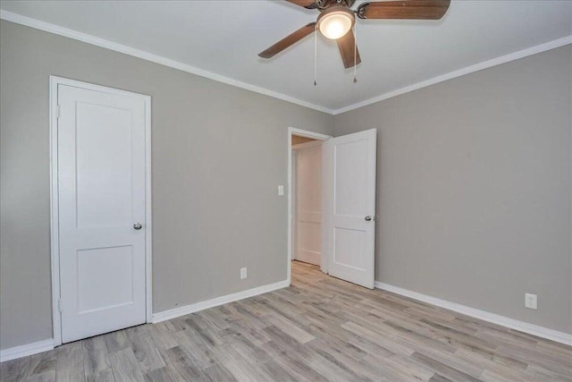 empty room featuring crown molding, ceiling fan, and light hardwood / wood-style flooring