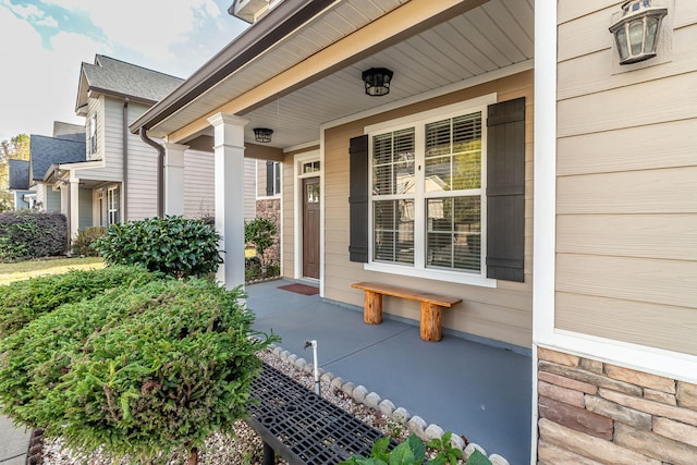 property entrance featuring a porch