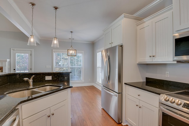 524 Jutland Way, Evans, GA 30809 - kitchen featuring stainless steel appliances, light wood-type flooring, white cabinets, pendant lighting, and ornamental molding