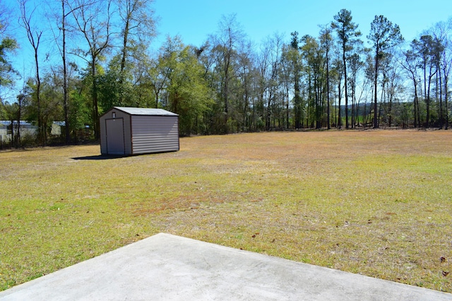 view of yard featuring an outbuilding and a shed