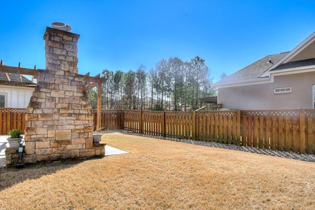 view of yard featuring fence