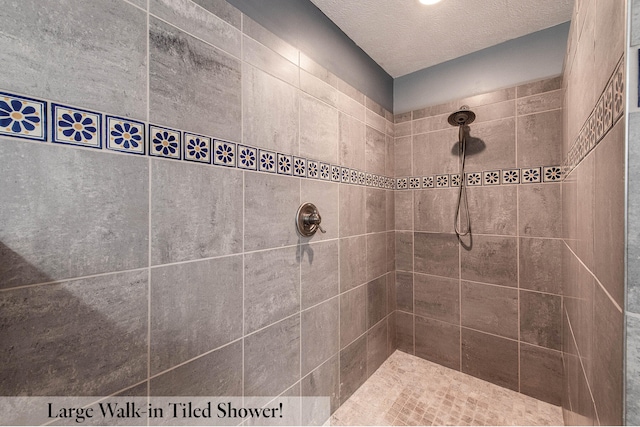 bathroom featuring tiled shower