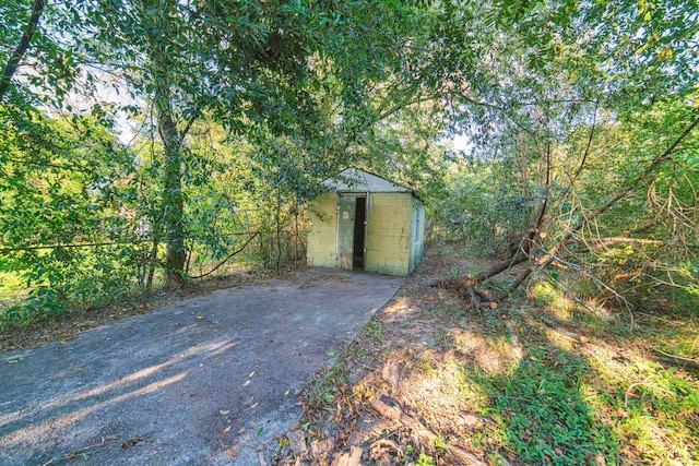 view of outbuilding